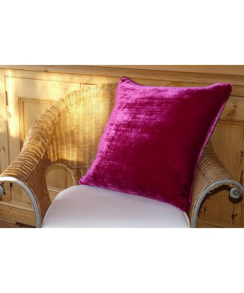 Cushion Silk Velvet Magenta